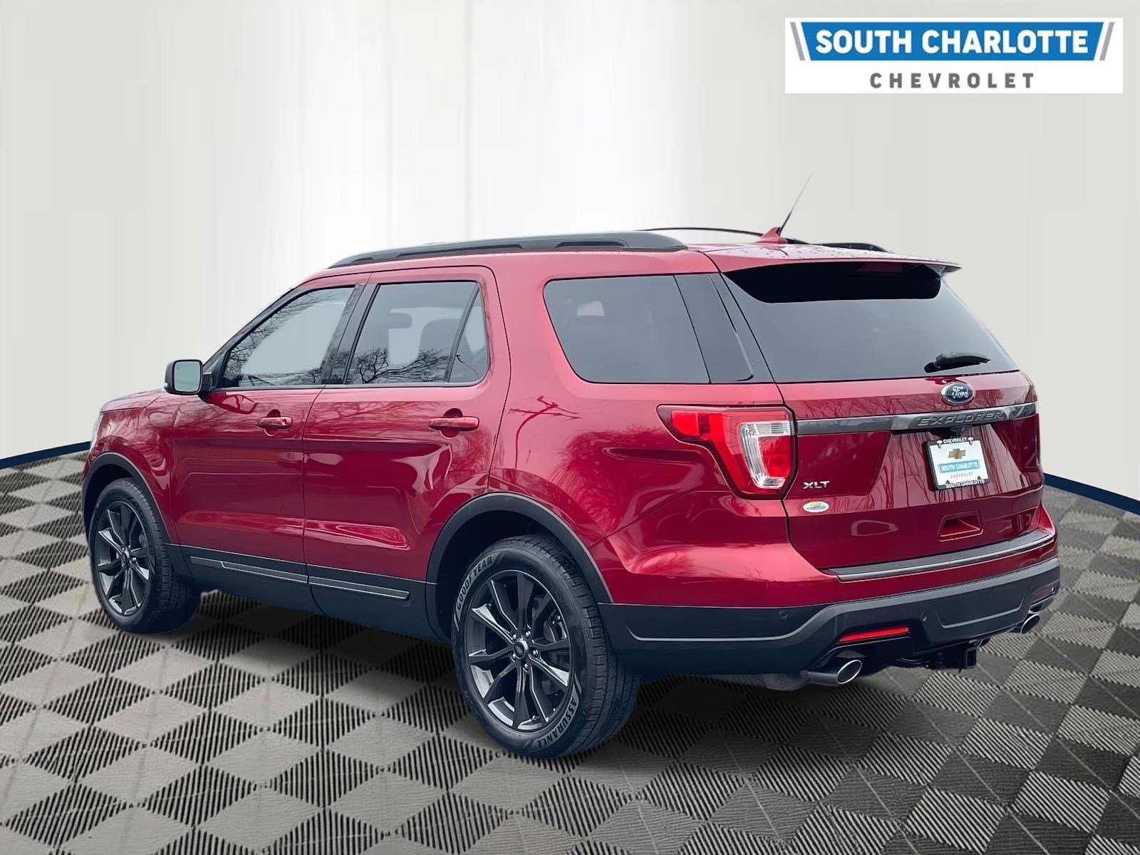 Used 2019 Ford Explorer XLT w/ Equipment Group 202A image 4