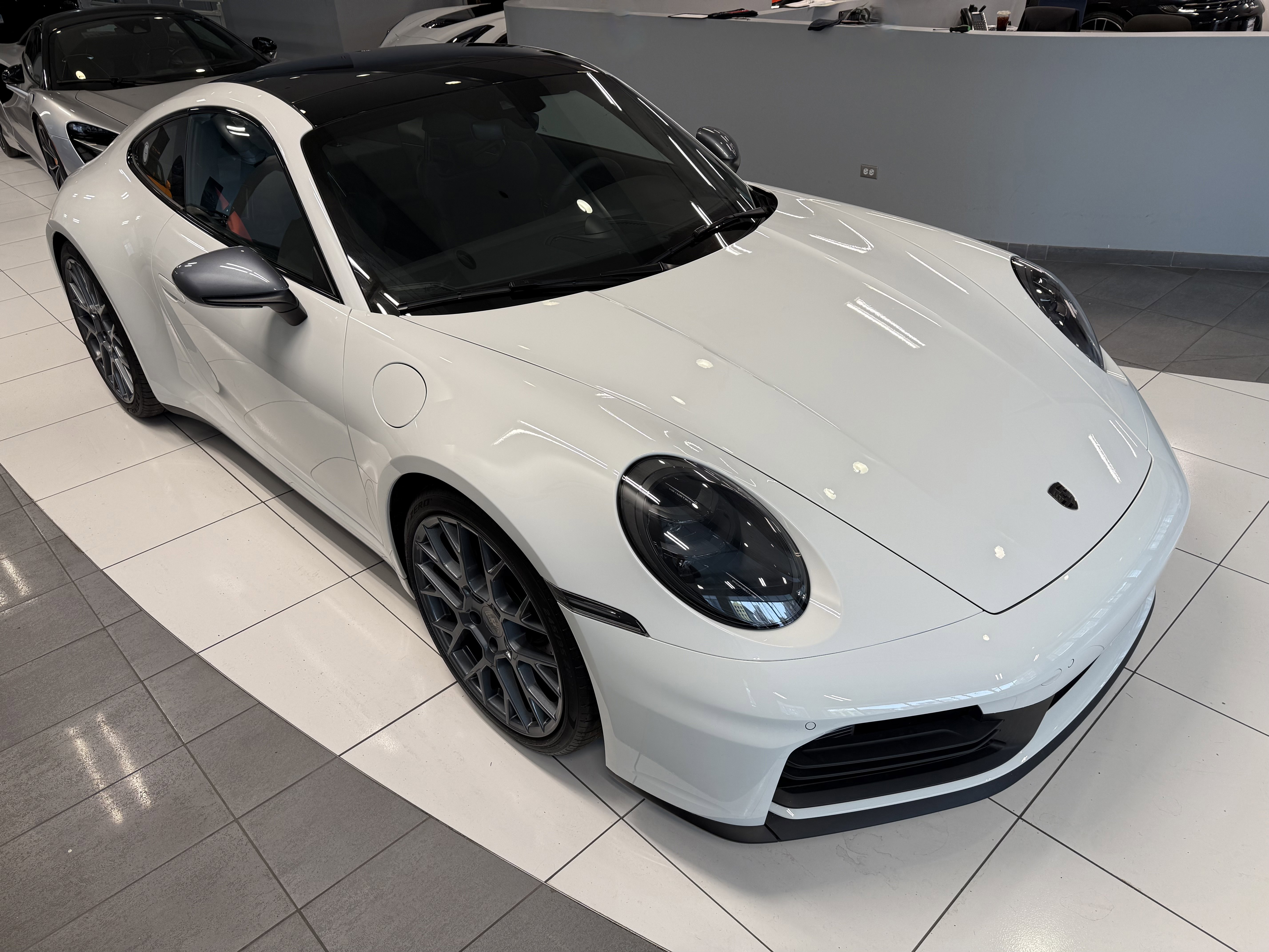 Used 2025 Porsche 911 Carrera RWD image 6