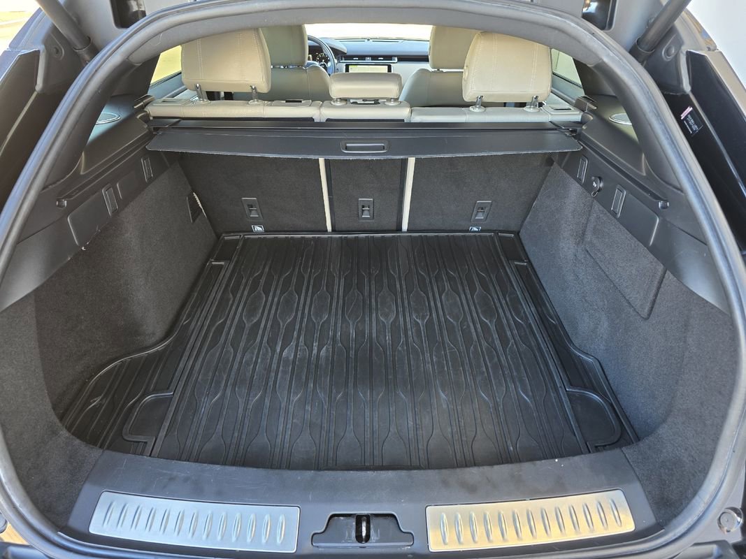 Used 2018 Land Rover Range Rover Velar R-Dynamic SE image 32