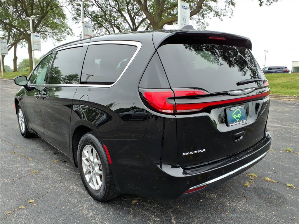 Used 2025 Chrysler Pacifica Select FWD image 5