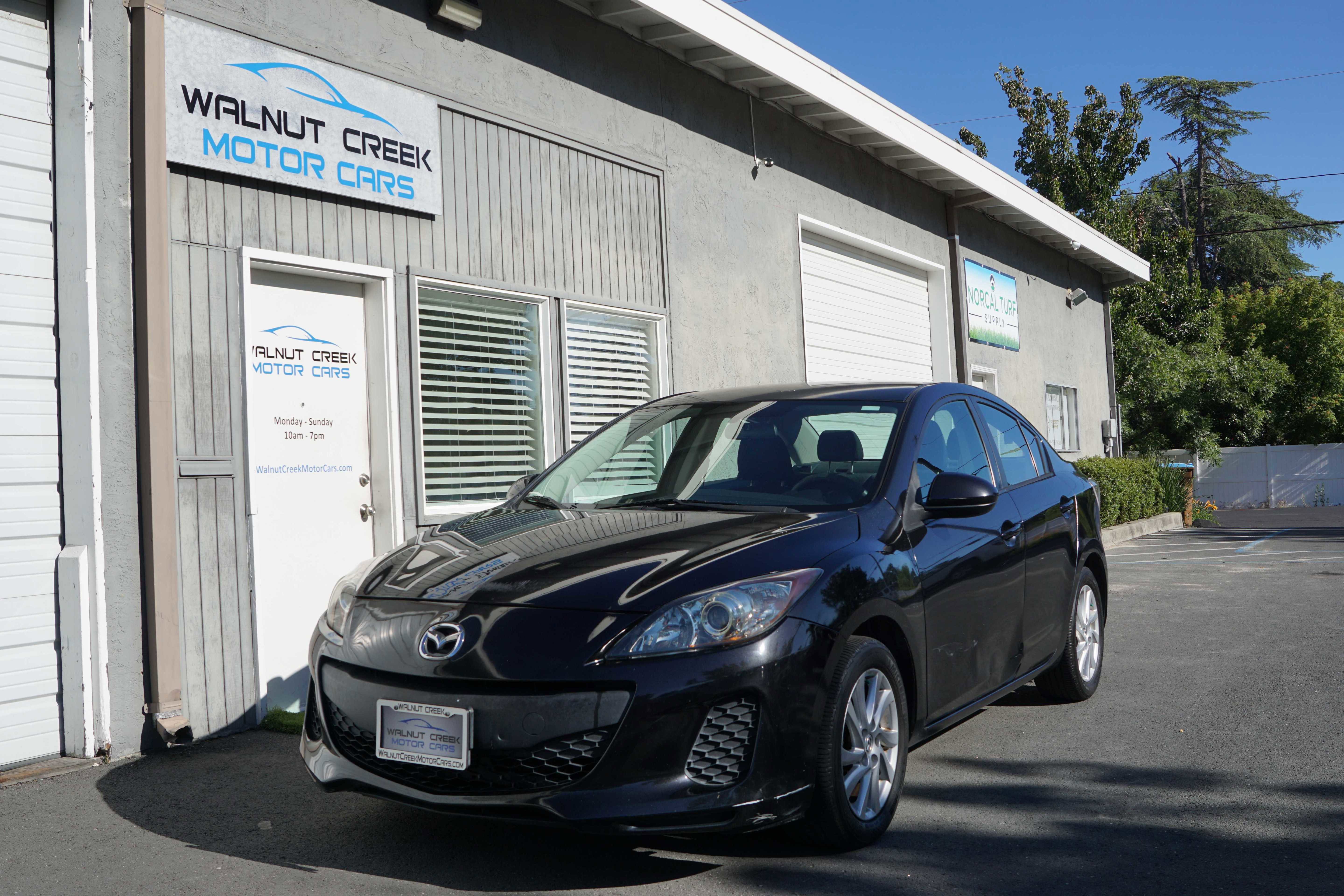 Used 2012 MAZDA MAZDA3 i Touring FWD image 1