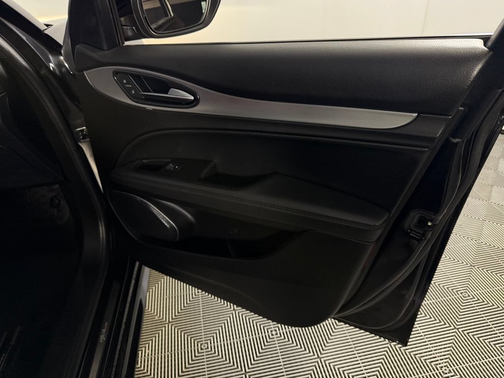 Used 2023 Alfa Romeo Stelvio Veloce AWD/4WD image 34