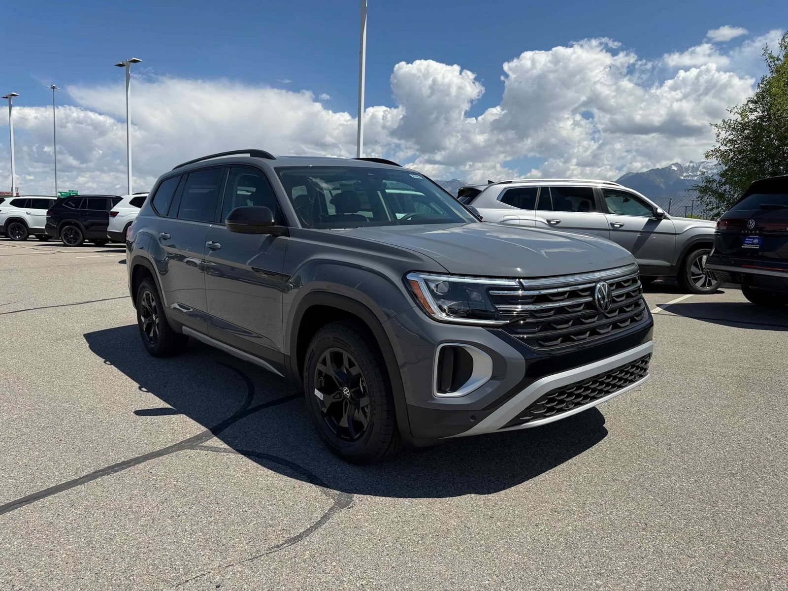 New 2026 Volkswagen Atlas Peak Edition AWD/4WD image 9