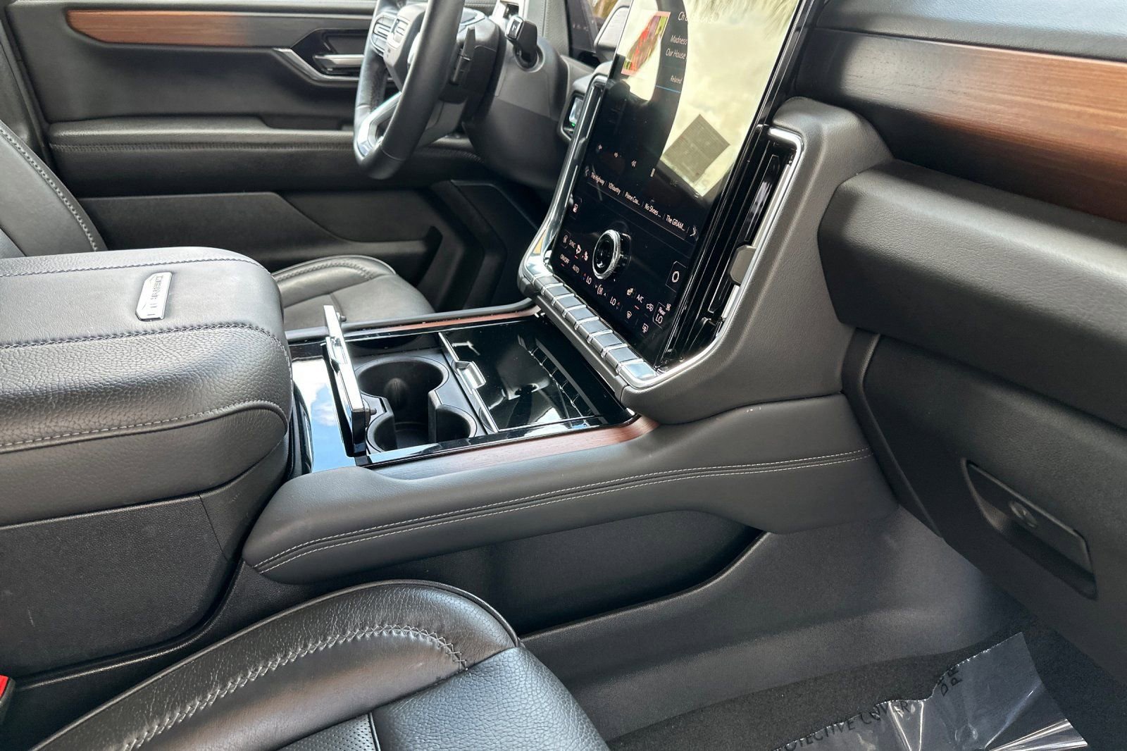 Certified 2025 GMC Yukon Denali image 18