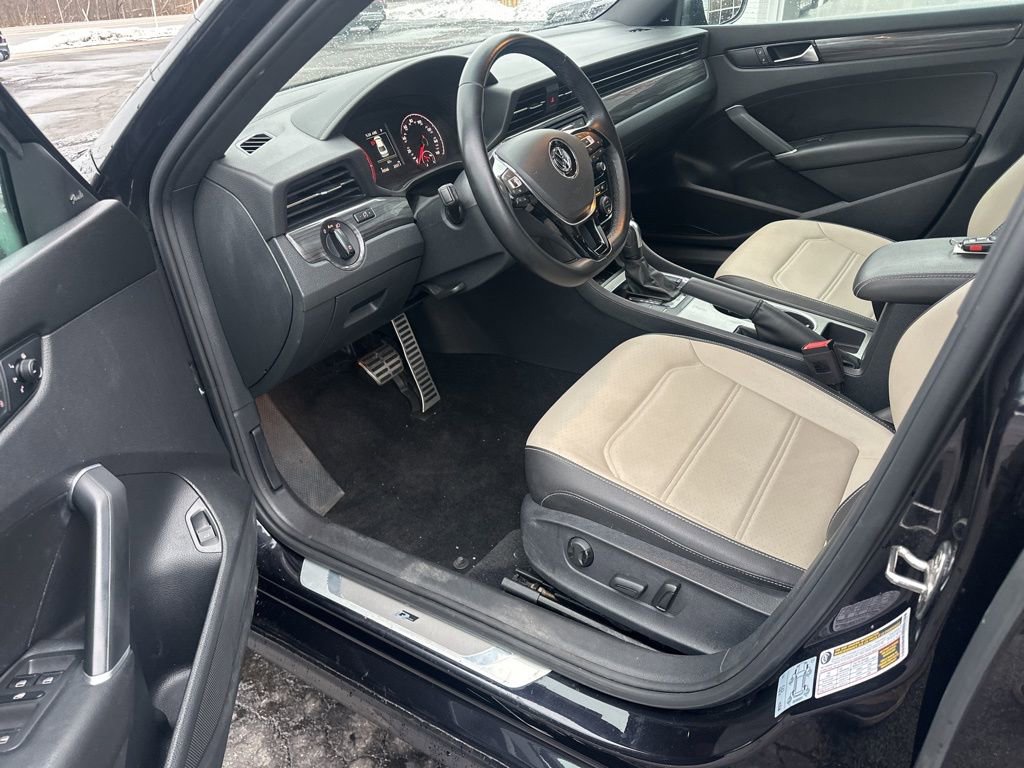 Used 2021 Volkswagen Passat 2.0T R-Line image 12