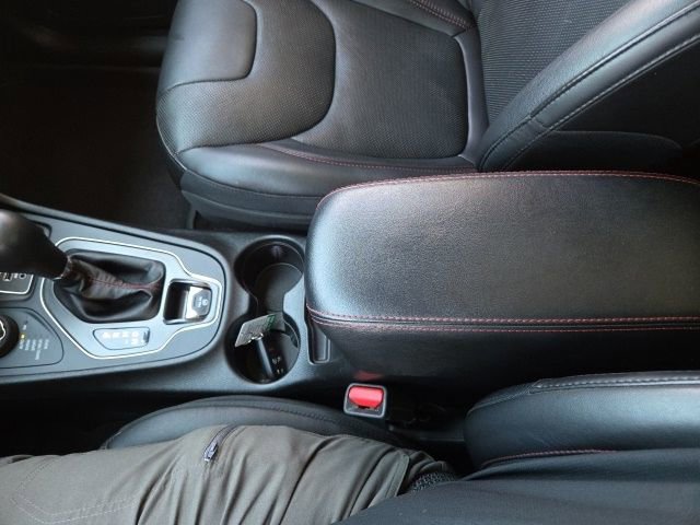 Used 2019 Jeep Cherokee Trailhawk AWD/4WD image 66