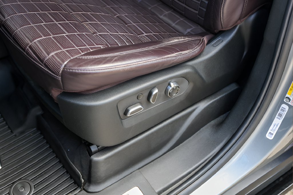 Used 2023 Cadillac Escalade V w/ LPO, ONYX Package AWD/4WD image 8