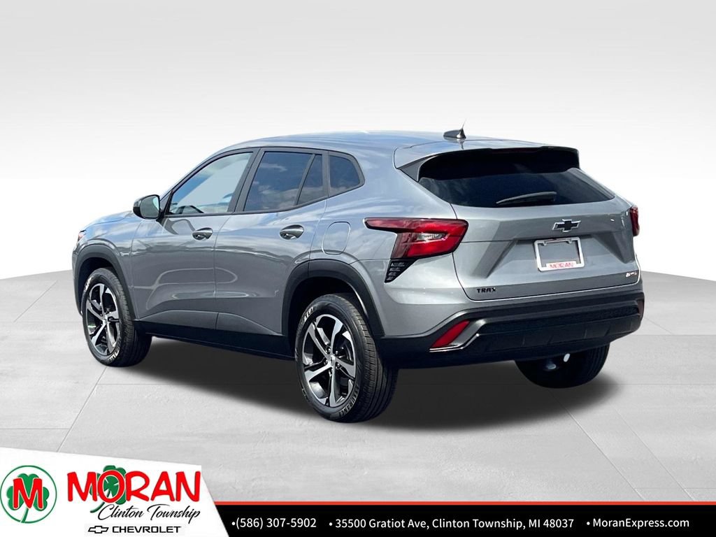Used 2024 Chevrolet Trax RS w/ Driver Confidence Package FWD image 4