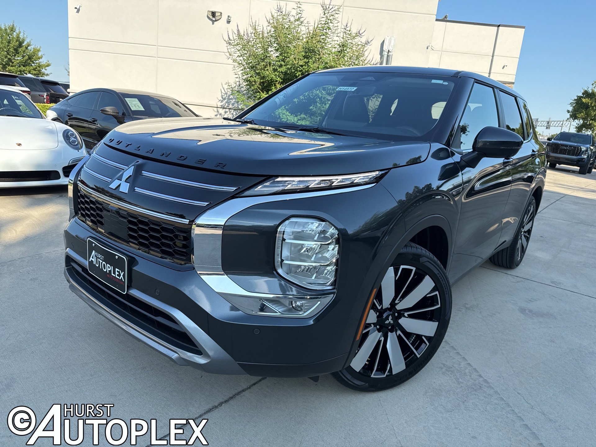 New 2025 Mitsubishi Outlander SE video 1