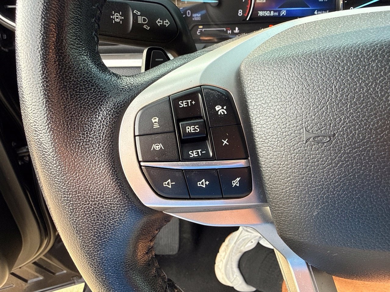 Used 2020 Ford Explorer XLT w/ Equipment Group 202A RWD image 28