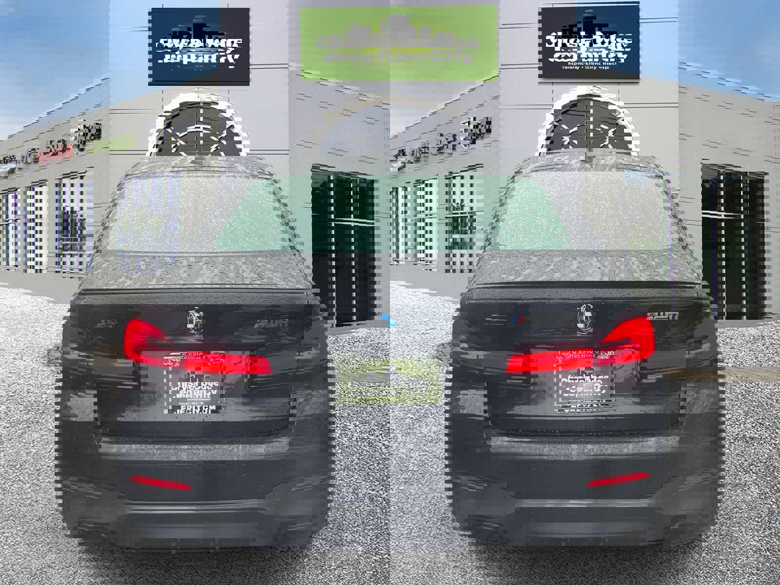 Used 2023 BMW M550i xDrive w/ Executive Package image 7