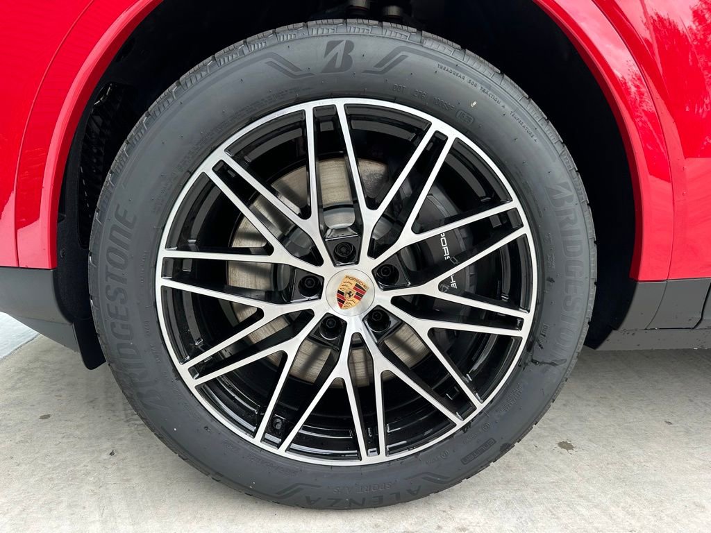 Used 2025 Porsche Cayenne E-Hybrid image 44