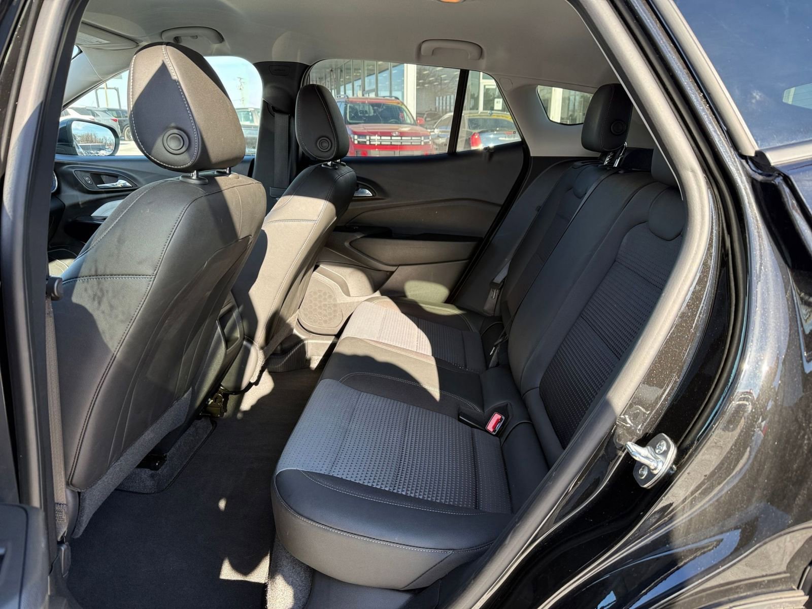 Used 2025 Chevrolet Trax LT w/ LT Convenience Package image 25