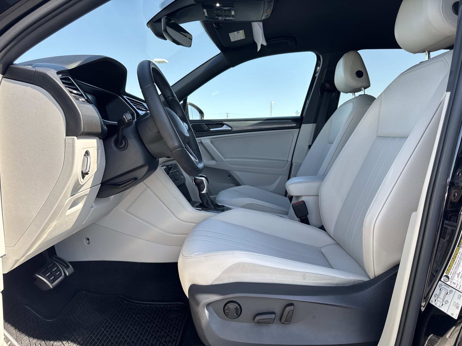 Used 2022 Volkswagen Tiguan SE R-Line image 21