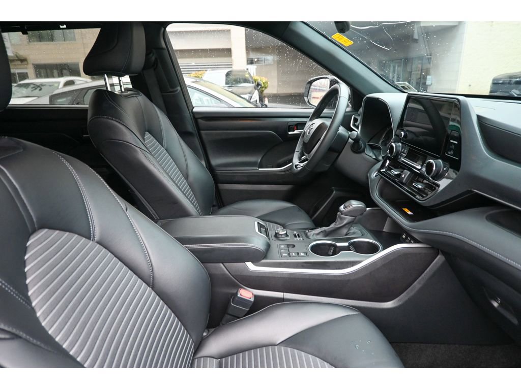 Used 2024 Toyota Highlander XSE image 8
