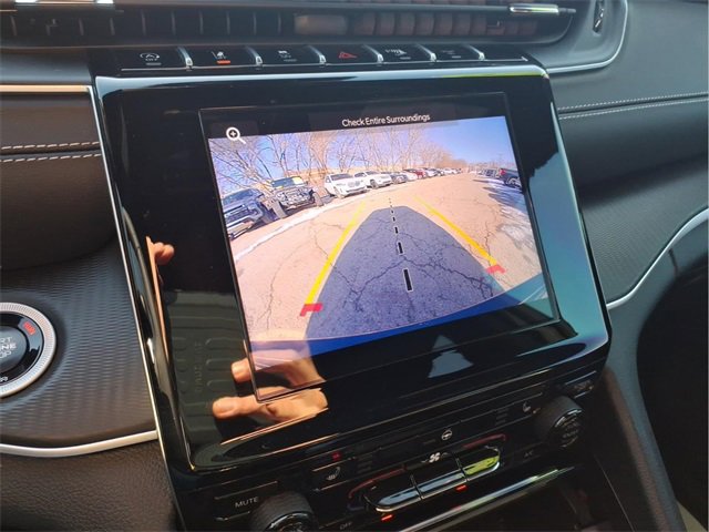 Used 2025 Jeep Grand Cherokee Altitude image 22