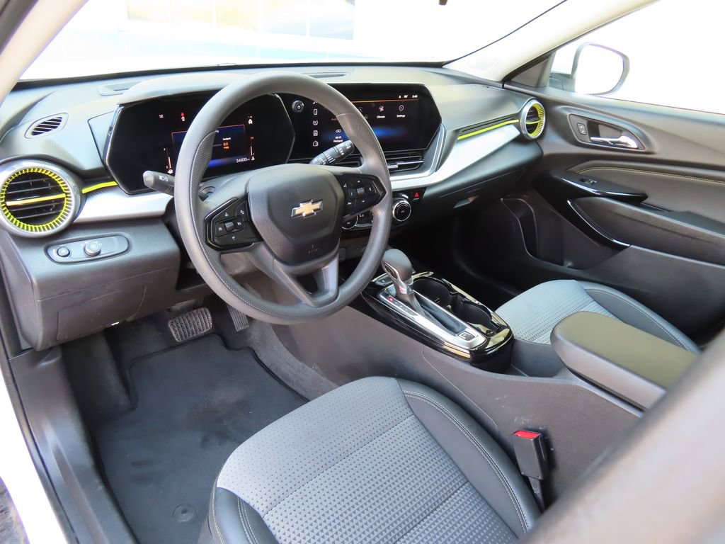 Certified 2025 Chevrolet Trax LT image 17