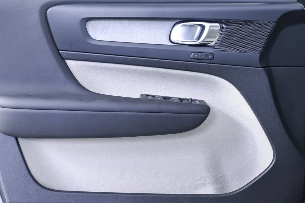 Certified 2026 Volvo XC40 B5 Plus AWD/4WD image 8