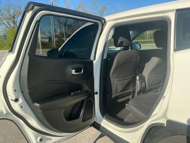 Used 2018 Jeep Compass Sport AWD/4WD image 16