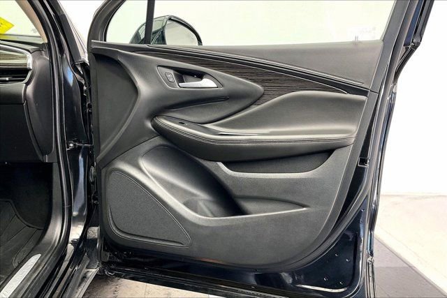Used 2017 Buick Envision Essence image 25