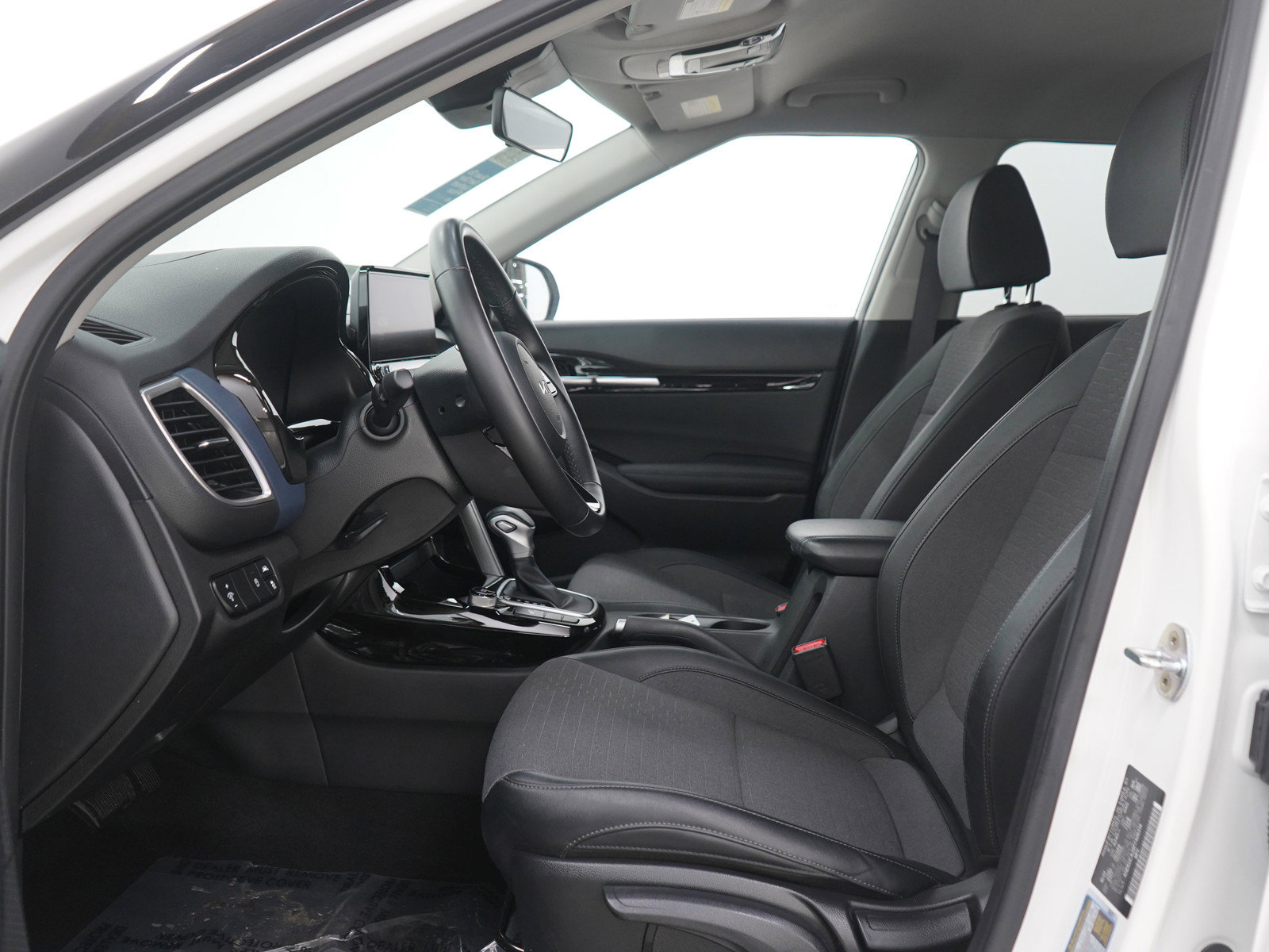 Used 2023 Kia Seltos Nightfall Edition image 23