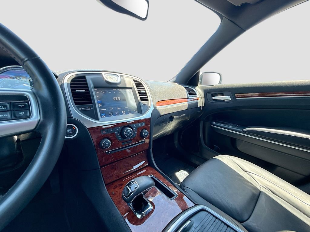 Used 2013 Chrysler 300 RWD image 25
