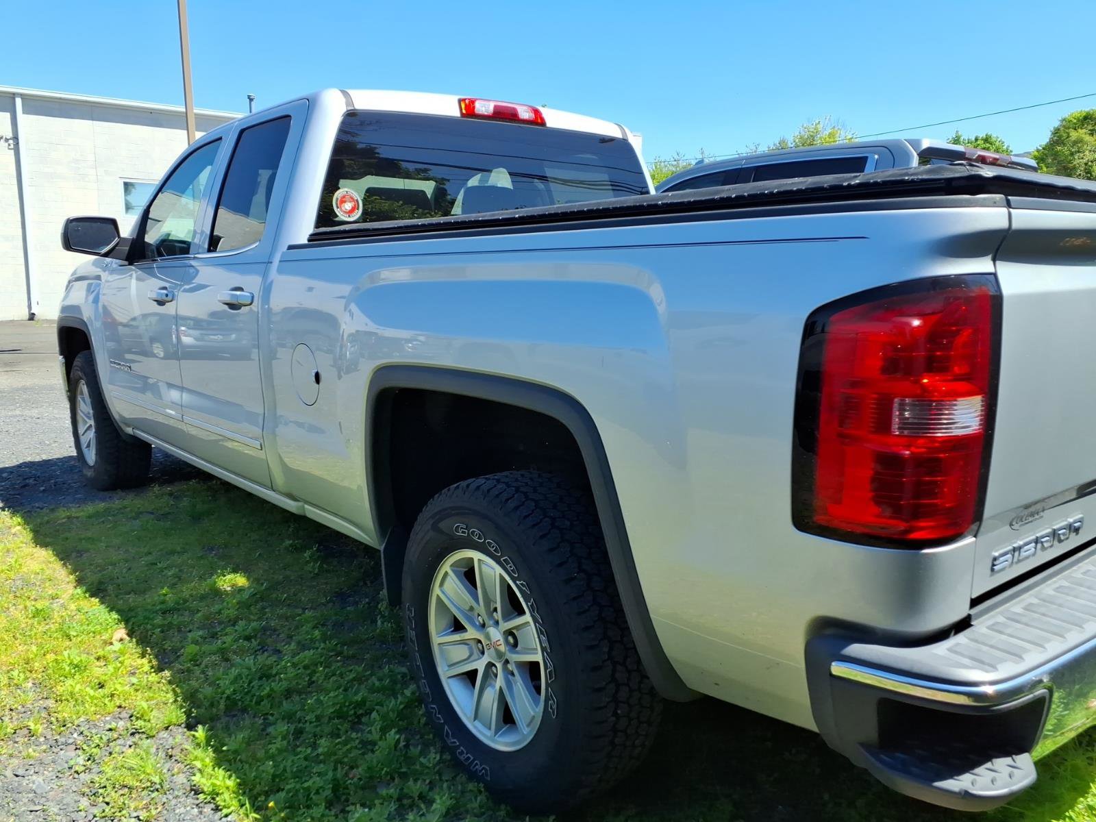 Used 2015 GMC Sierra 1500 SLE AWD/4WD image 3