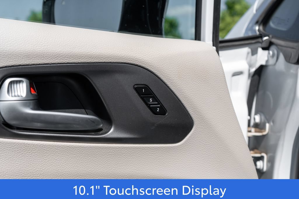 Used 2024 Chrysler Pacifica Touring-L FWD image 19