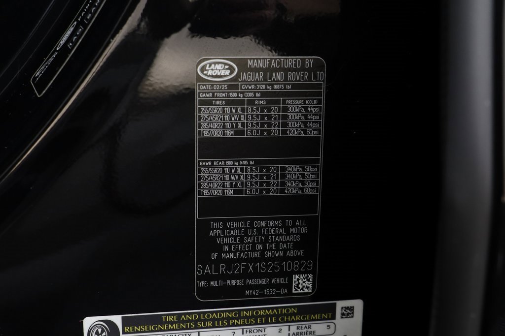 Certified 2025 Land Rover Discovery S image 26