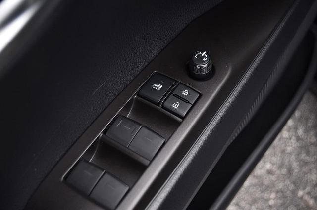 Used 2021 Toyota Camry SE image 9