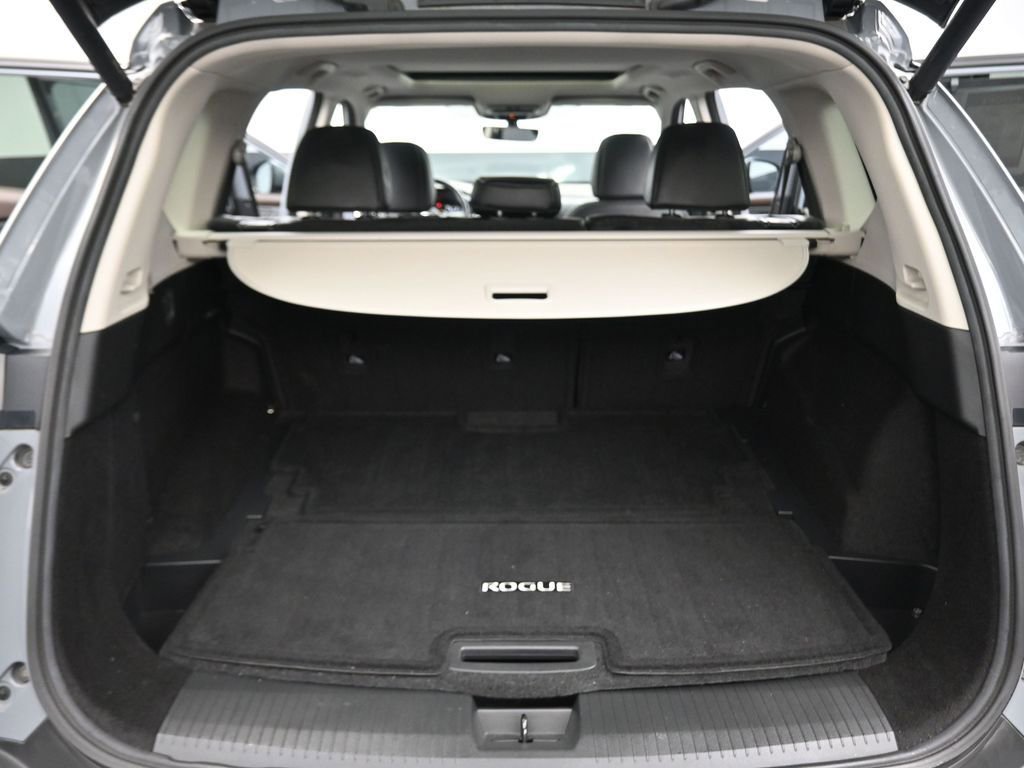 Used 2023 Nissan Rogue SL w/ SL Premium Package image 14