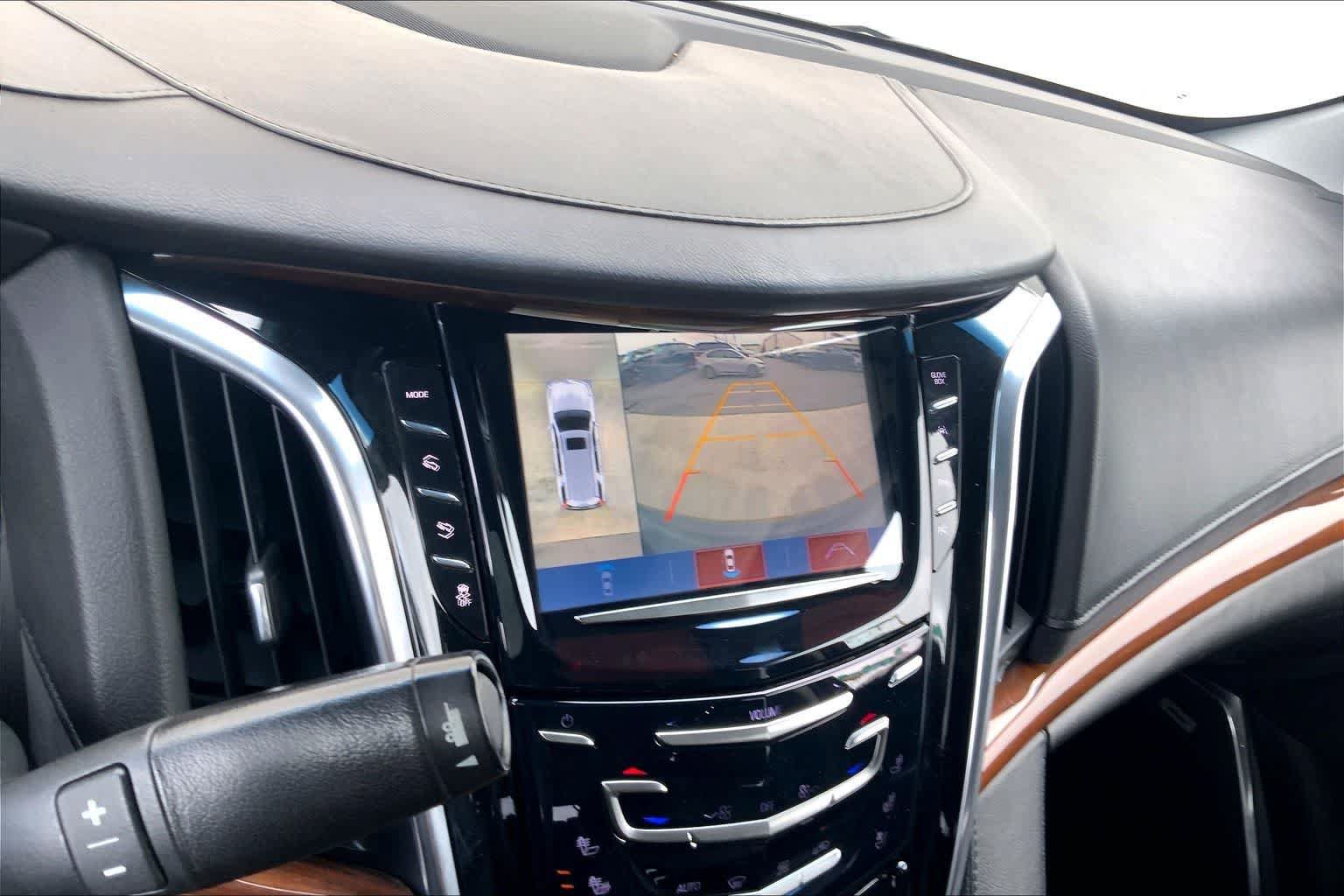 Used 2019 Cadillac Escalade ESV Luxury AWD/4WD image 26