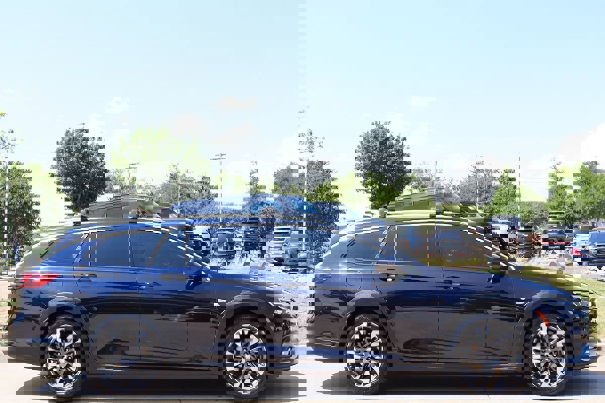 Used 2018 Buick Regal Essence w/ Driver Confidence Package #1 image 4