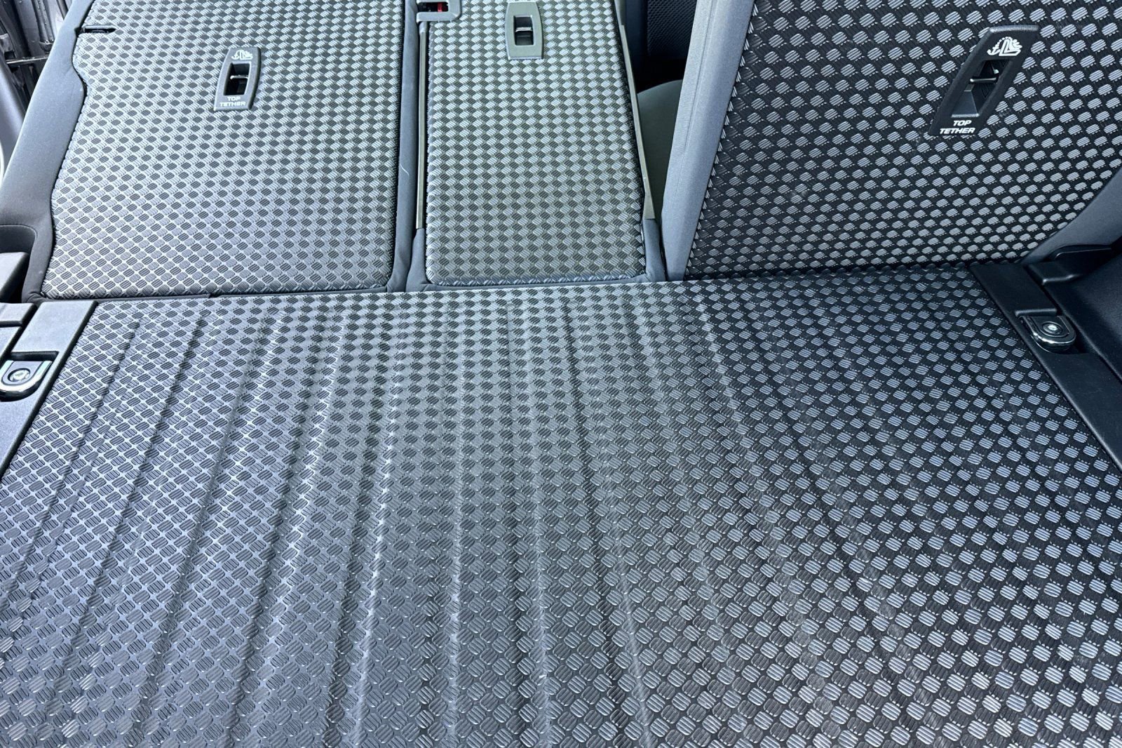 Used 2023 Land Rover Defender 110 X-Dynamic SE image 16