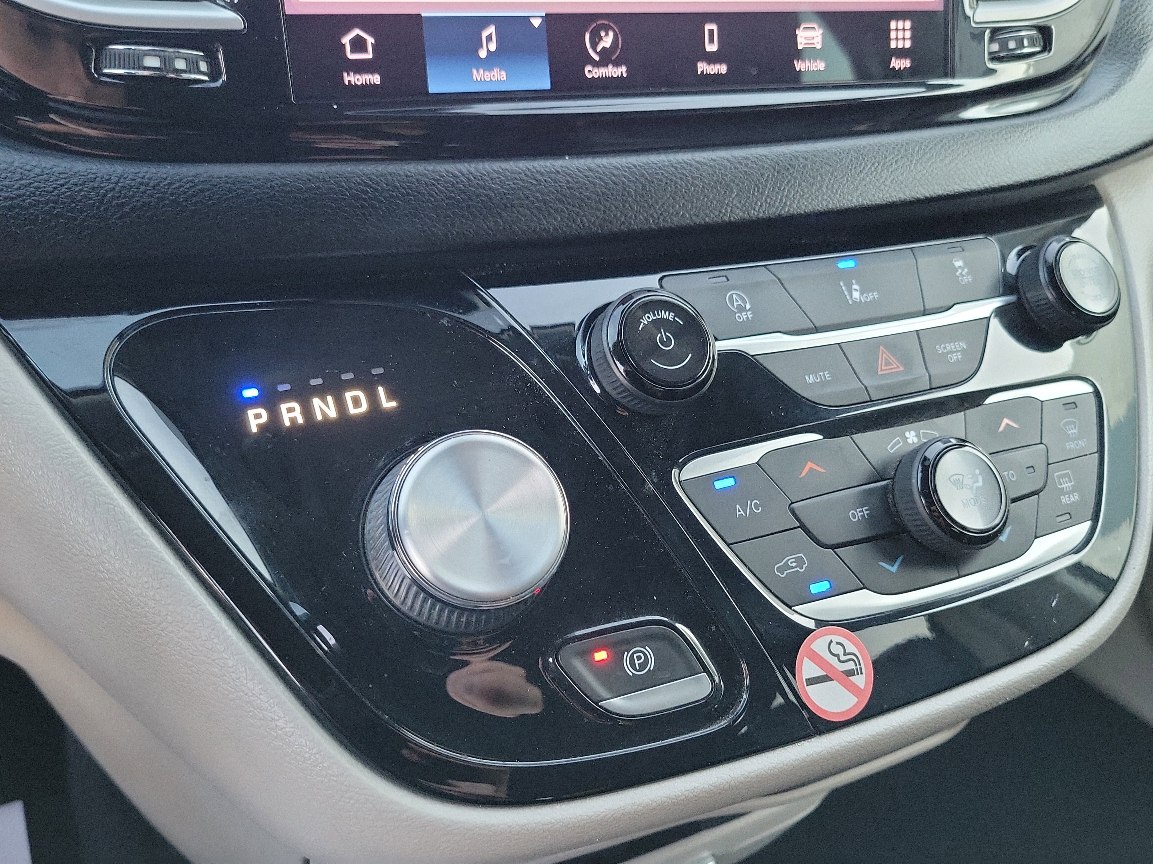 Used 2022 Chrysler Pacifica Touring-L image 13