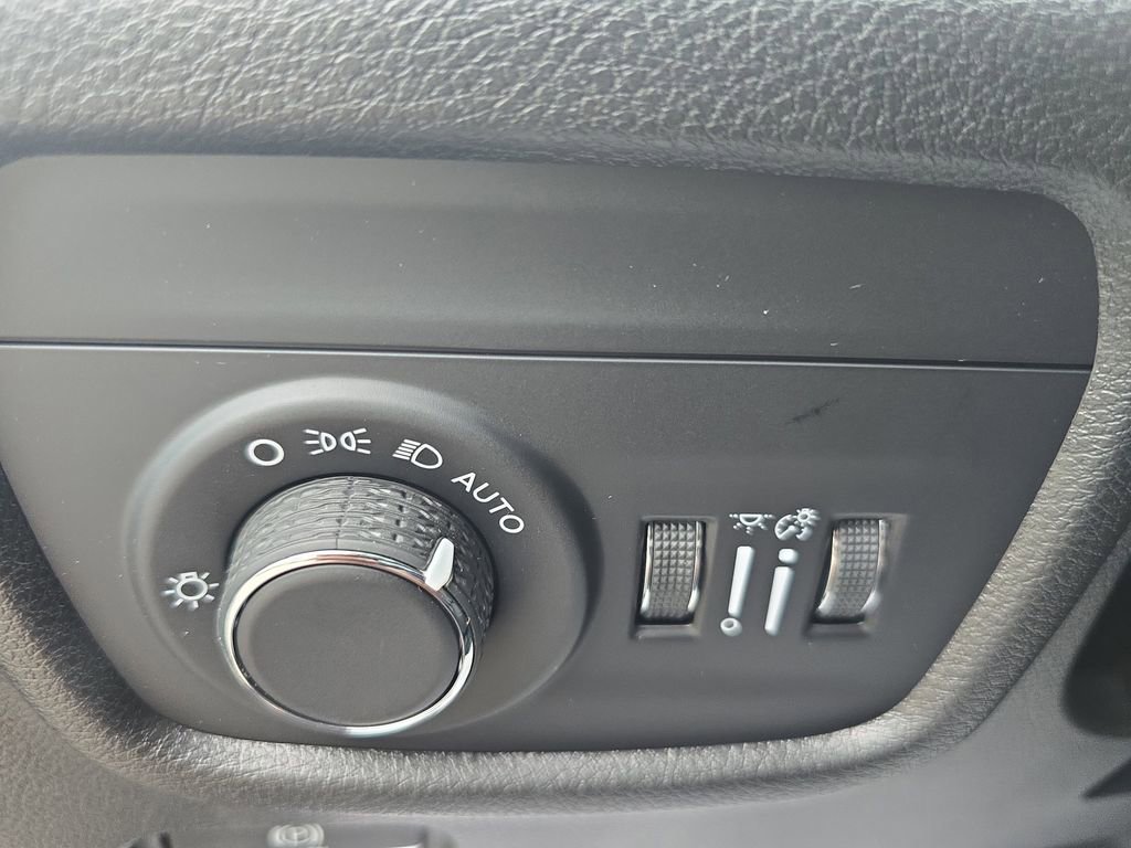 New 2025 Jeep Grand Cherokee Laredo image 25