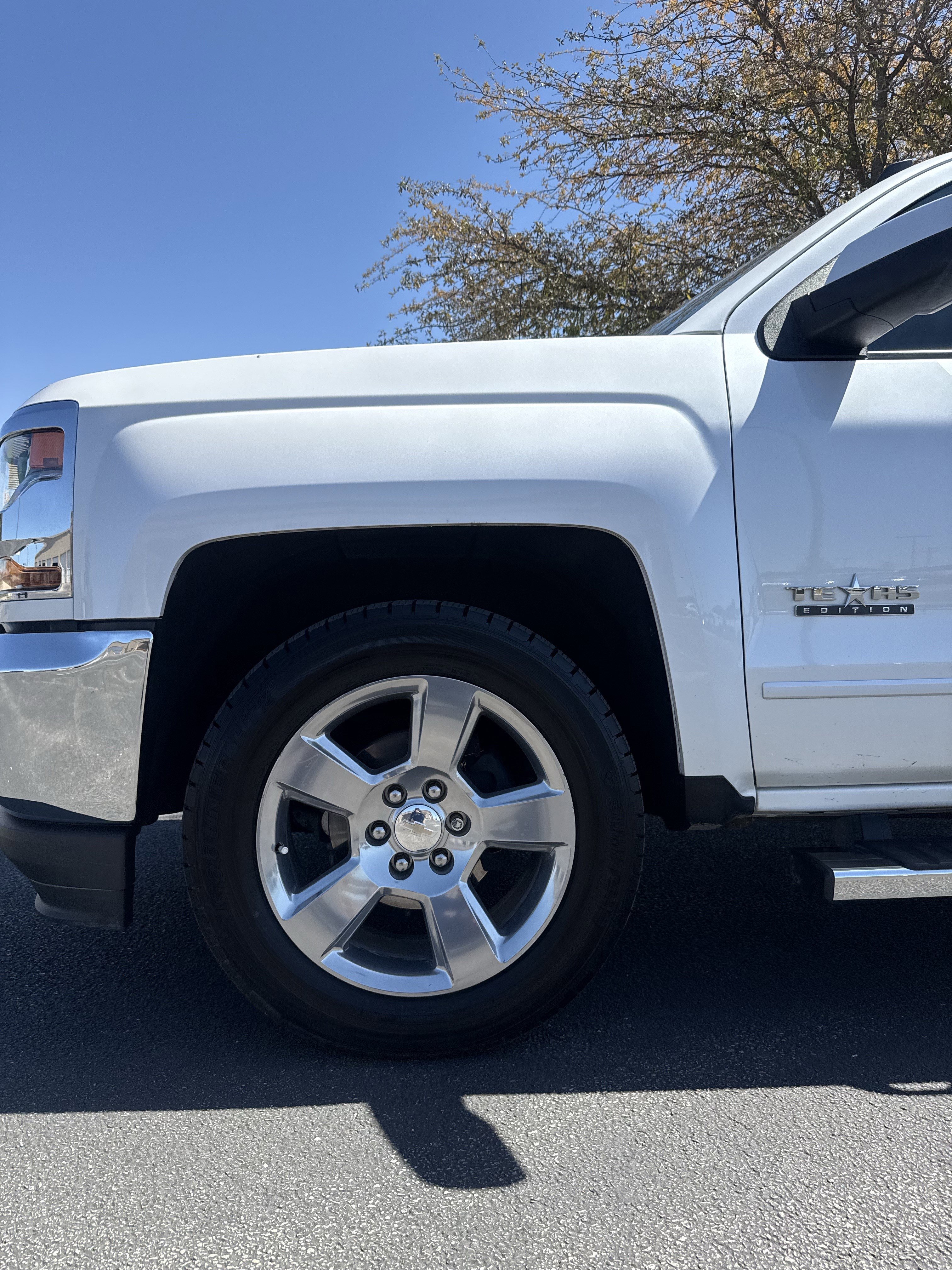 Used 2018 Chevrolet Silverado 1500 LT w/ Texas Edition image 31