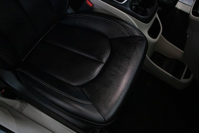 Used 2024 Chrysler Pacifica Touring-L image 17