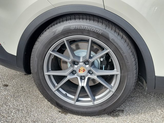 Certified 2025 Porsche Cayenne S AWD/4WD image 13