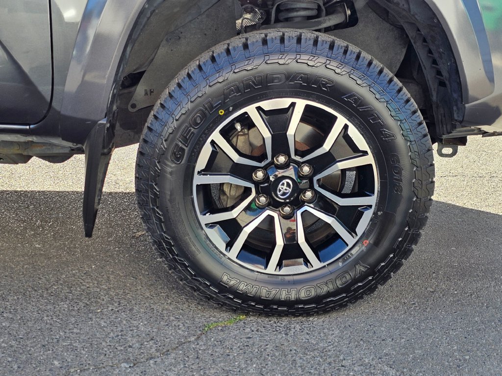 Used 2019 Toyota Tacoma SR5 AWD/4WD image 9