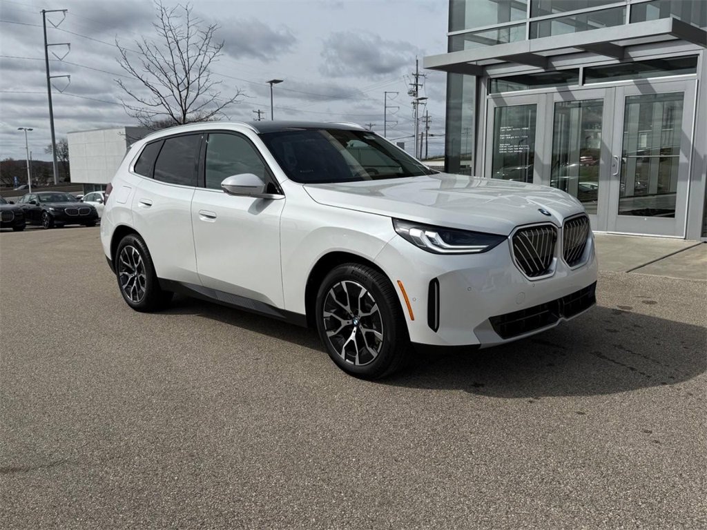 New 2025 BMW X3 xDrive30i w/ Premium Package