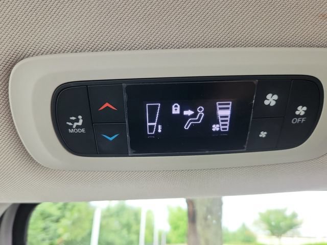 Used 2022 Chrysler Voyager LX FWD image 26