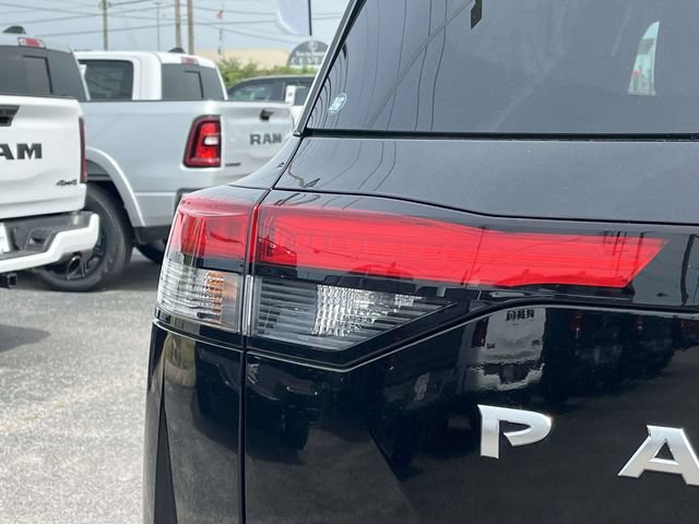 Used 2024 Nissan Pathfinder SL FWD image 9