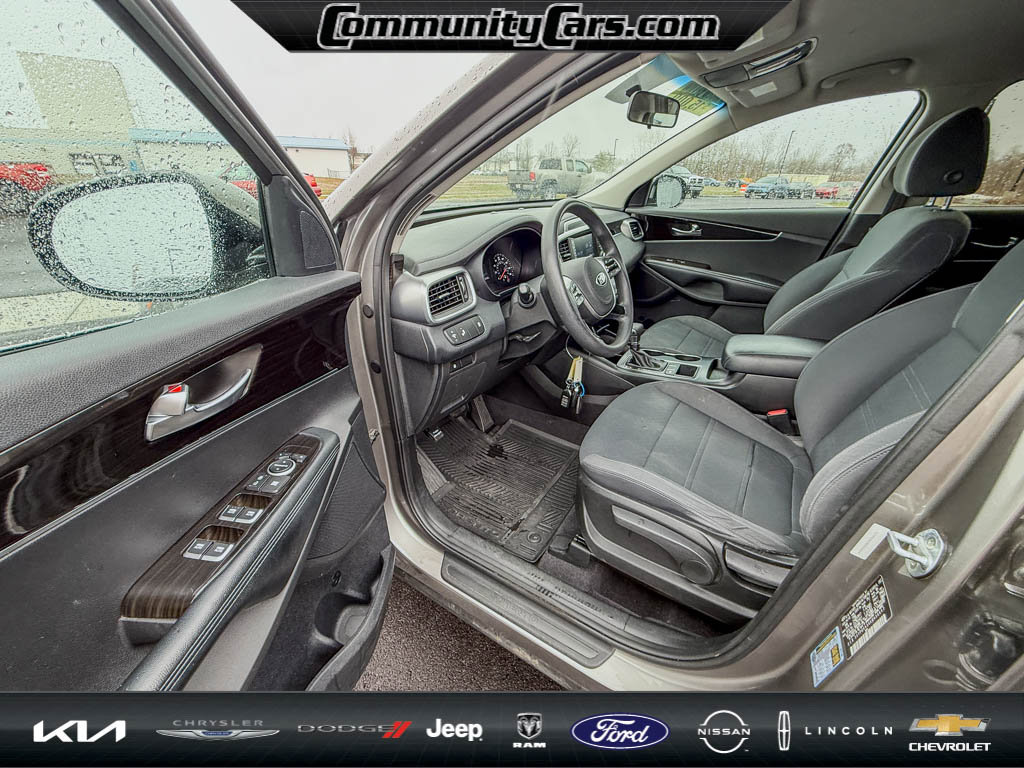 Used 2019 Kia Sorento LX image 11