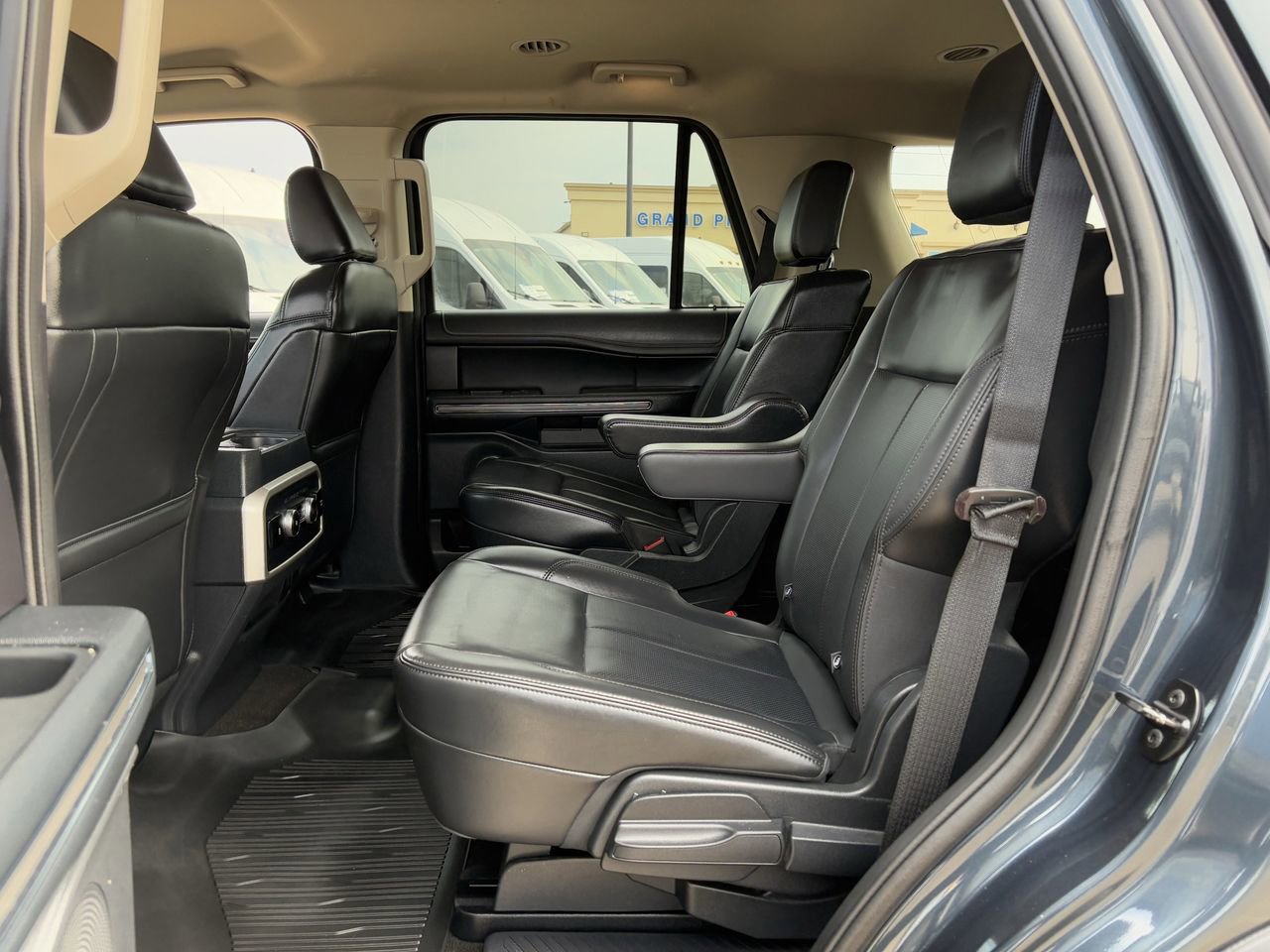 Used 2023 Ford Expedition XLT image 27