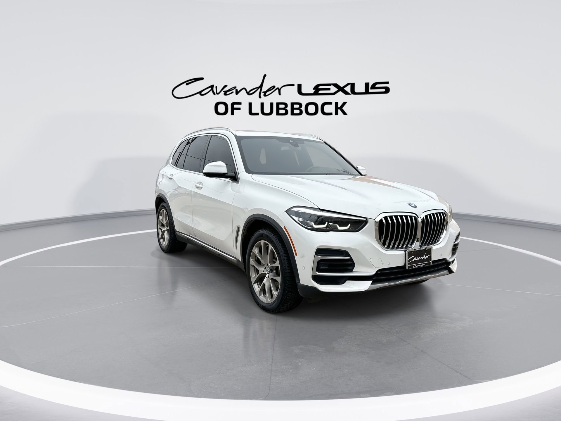 Used 2022 BMW X5 xDrive40i w/ Premium Package AWD/4WD image 2