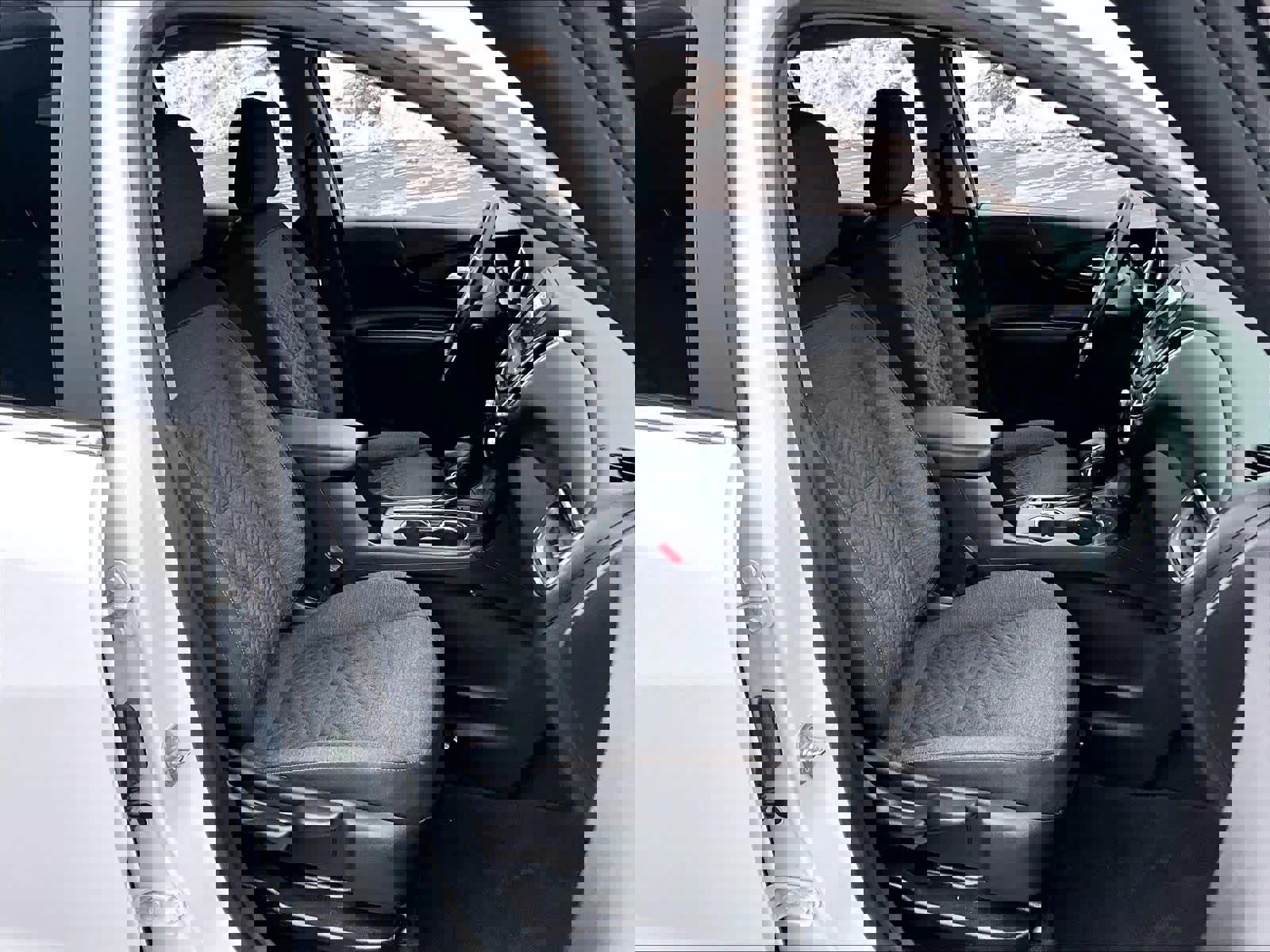 Used 2023 Chevrolet Equinox LT image 10