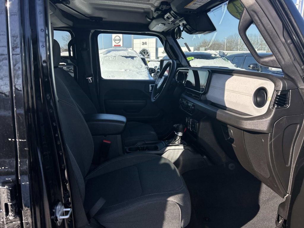 Used 2024 Jeep Wrangler Unlimited w/ Convenience Group image 18