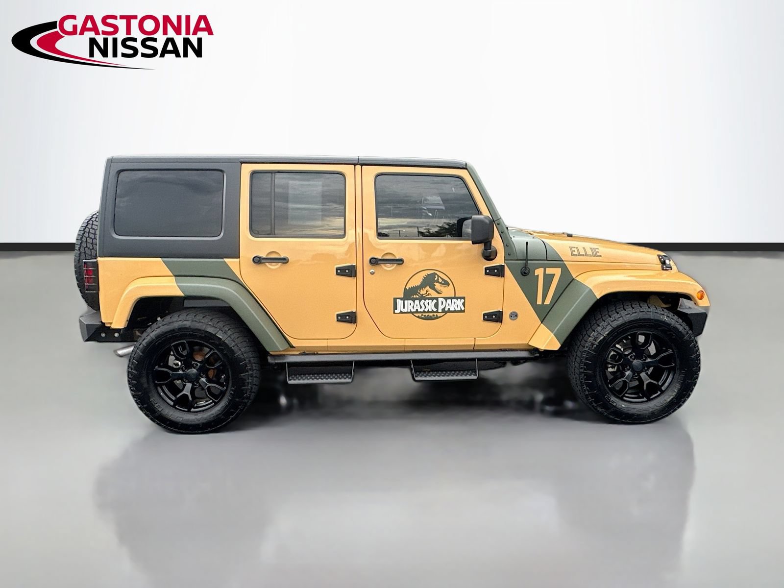 Used 2013 Jeep Wrangler Unlimited Sahara w/ Connectivity Group AWD/4WD image 10