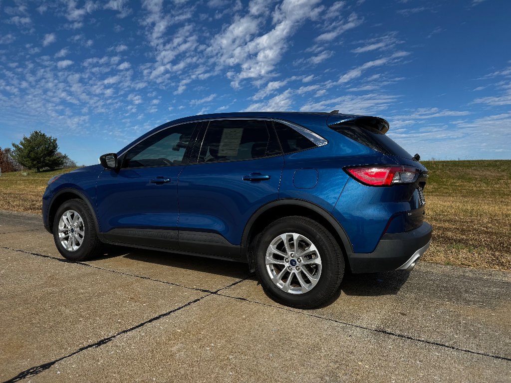 Used 2022 Ford Escape SE w/ Cold Weather Package AWD/4WD image 9